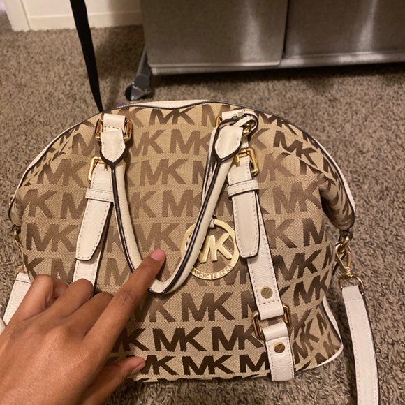 MK purse - Picture 4 of 4